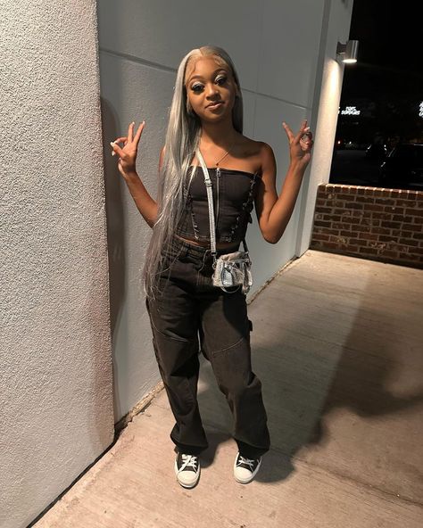 17th Birthday Outfits Black Women, 16th Birthday Outfit Ideas Casual, Outfits To Wear To A Party, Dinner Party Outfit Black Women, Cute Birthday Dinner Outfits, Birthday Fits For School, 17th Birthday Outfit Ideas, Baddie Party Outfits, Winter Inspo Outfits