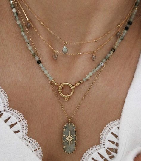 Laura Lombardi Jewelry, Trendy Necklaces 2023, Jewelry Summer 2023, Chunky Jewelry Aesthetic, Outfits Moodboard, Boho Necklace Layering, Amazing Necklaces, Statement Jewelry Outfit, Chunky Choker Necklace