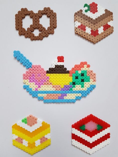 Candy Perler Bead Patterns, Candy Perler Beads, Food Perler Bead Patterns, Hama Beads Food, Perler Bead Food, Food Perler Beads, Hama Beads Jewelry, Melty Bead Designs, Beads Perler