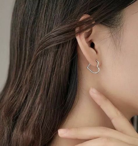 Cuff Piercing, Ear Cuff Piercing, Small Silver Hoop Earrings, Earrings Model, Vintage Earring, Silver Heart Earrings, Hoop Earrings Style, Heart Hoop Earrings, Dangle Hoop Earrings