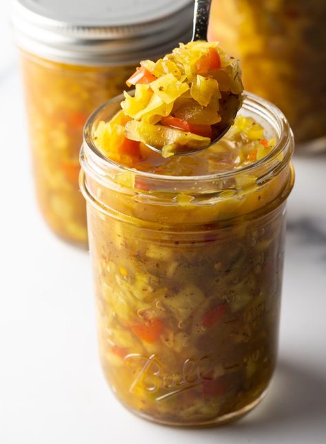 Glass jar of southern chow chow recipe. The lid is off and to the right side, a metal spoon is in the jar showing a scoop to camera. Southern Chow Chow Recipe, Chow Chow Canning Recipe, Southern Chow Chow, Pioneer Kitchen, Chow Chow Relish, Chow Chow Recipe, Chow Recipe, Relish Recipe, Gourmet Grilling