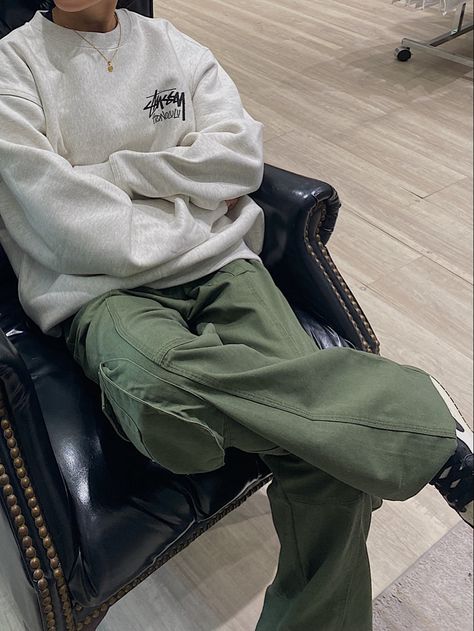 Stuzzy Outfits, Stussy Crewneck Outfit, Stussy Mens Outfit, Stüssy Aesthetic, Stussy Outfit Men, Streetwear Aesthetic Men, Stussy Fits, Male Fashion Aesthetic, Stussy Outfits