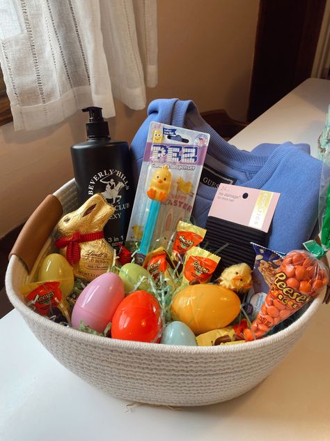 Easter Baskets For Men Boyfriends, Cute Easter Baskets For Boyfriend, Easter Basket For Him Boyfriend, Easter Basket Gift Ideas For Adults, Easter Basket For Men Husband, Easter Boyfriend Ideas, Cute Easter Gifts For Boyfriend, Easter For Him, Easter Gift Ideas For Boyfriend