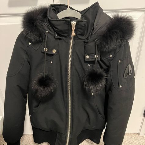 MOOSE KNUCKLE ALL BLACK BOMBER Moose Knuckles Woman Outfit, Canada Goose Women Outfits, Moose Knuckles Jacket, Winter Coming, Canada Goose Women, Designer Jacket, Moose Knuckles, Cute Boots, Winter Fits