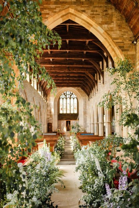 Wedding Venue Classy, European Wedding Ceremony, Marty Leonard Chapel Wedding, Southern Church Wedding, Old Chapel Wedding, Old House Wedding, Romantic Elegant Wedding Theme, Italian Church Wedding, Old Church Wedding