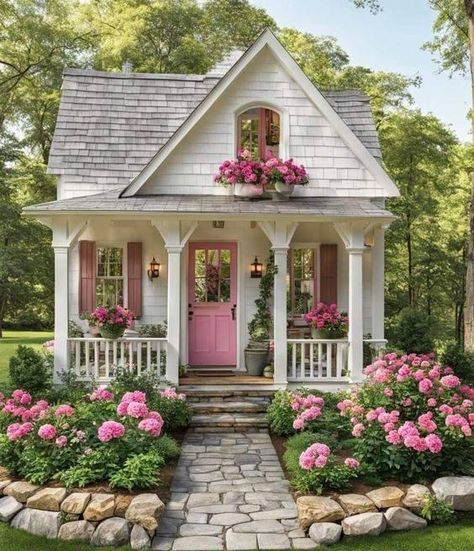 Backyard Cottage, Small Cottage Homes, Tiny Cottage, Dream Cottage, Small Cottage, Dream House Rooms, Cute House, Pink Houses, Dream House Interior