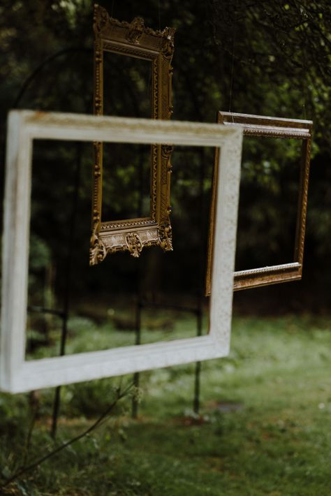 Floating Picture Frames Wedding, Photo Frame Photo Booth, Picture Frame Photo Prop, Floating Frame Photo Booth, Prom Photoshoot Backdrop Ideas, Hanging Frames Wedding, Picture Frame Photoshoot, Velaris Wedding, Picture Frame Photo Booth