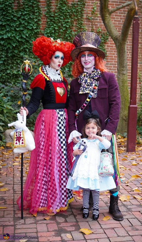 Stacey: Mad Hatter, Queen of Hearts with their favorite little girl Alice!. Mad Hatter Girl Costume, Mad Hatter Girl, Forest Halloween, Alice In Wonderland Costume, Homemade Costume, Costume Works, Wonderland Costumes, Halloween Costume Contest, Family Costumes