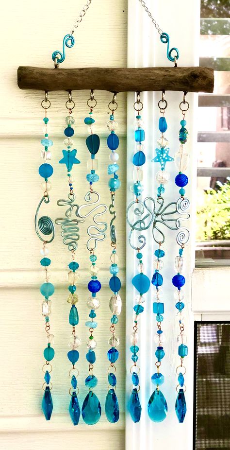 Wind Chimes With Bells Diy, Glass Bead Hanging Decor, Bead Garden Art, Sun Catcher With Beads, Beads And Wire Sun Catcher Diy, Diy Glass Bead Suncatchers, Sun Catcher Mobile, Diy Sun Catchers Crystals, Crystal Bead Crafts