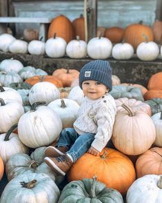 the cutest pumpkin in the patch  I just cant get enough of this boyfriend of mine  #whyyousocute Fall Baby Photos, Fall Photoshoot Ideas, Portret Feminin, Montessori Baby, Foto Baby, Fall Photoshoot, Fall Baby, Baby Cartoon