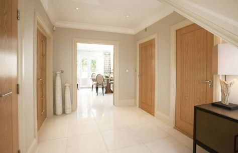 Light hallway with oak doors...again Wood Doors White Trim, Interior Door Colors Ideas, Interior Door Colors, Internal Oak Doors, Oak Interior Doors, Oak Interior, Hallway Colours, Tall Floor Vases, Black Interior Doors