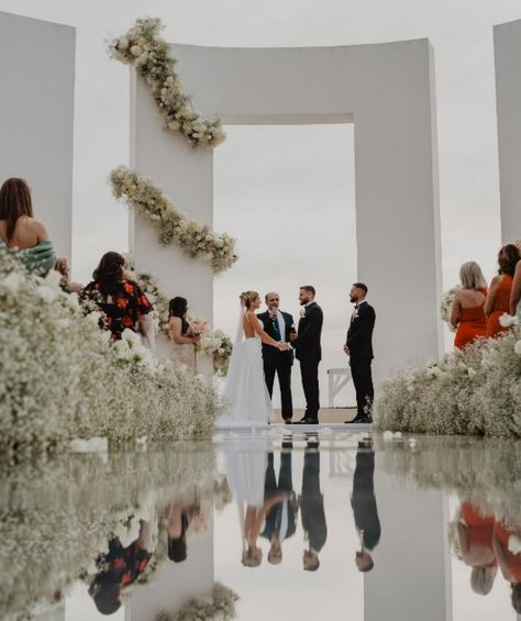 🌴Destination Wedding Venue Highlight - Grand Velas Riviera Nayarit- TNIA & EMIN 💕 Tnia and Emin planned their perfect destination wedding in Riviera Nayarit, Mexico 📸Owlstorys Edging the blue waters of Banderas Bay, Grand Velas Riviera Nayarit is a beautiful all-inclusive luxury resort in Puerto Vallarta. Enjoy the endless romance of a beach wedding at sunset set against the sapphire waves of the bay. Follow your heart to this oasis, where contemporary Mexican architecture and chic décor b... Riviera Nayarit Mexico, Puerto Vallarta Resorts, Caribbean Honeymoon, Mexican Architecture, Puerto Vallarta Wedding, Honeymoon Ideas, Destination Wedding Venues, Follow Your Heart, Luxury Resort