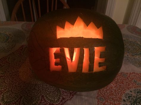 Disney Descendants Evie Pumpkin Descendants Pumpkin Carving, Descendants Pumpkin, Descendants Evie, Watermelon Flower, Evie Descendants, Pumpkin Carving Stencils, Halloween Pumpkin Carving, Halloween Crafting, Carrot Flowers