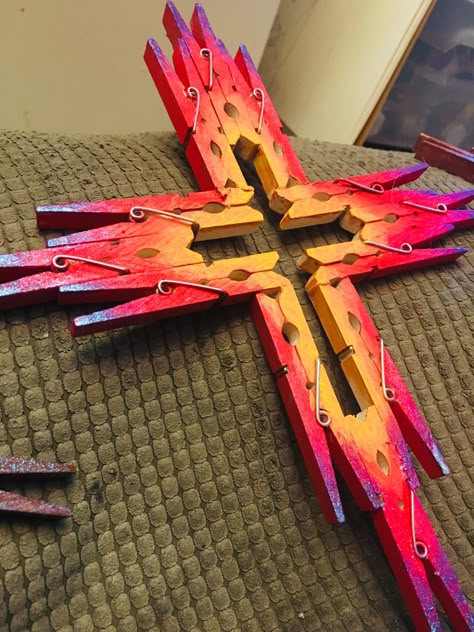 Clothespin Cross, Clothespin Crafts Christmas, Wooden Cross Crafts, Clothespin Diy Crafts, Clothespins Diy, Wooden Clothespin Crafts, Clothespin Art, Sunday School Crafts For Kids, Christian Crafts