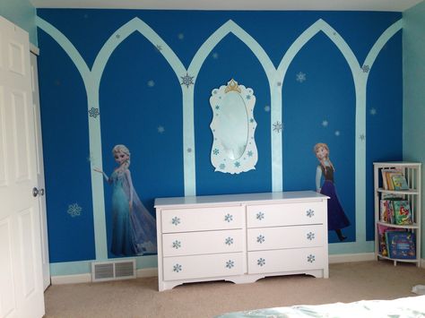 Frozen wall Frozen Inspired Bedroom, Frozen Theme Room, Frozen Themed Bedroom, Dark Blue Rooms, Disney House Ideas, Frozen Jr, Frozen Bedroom, Frozen Room, Disney House