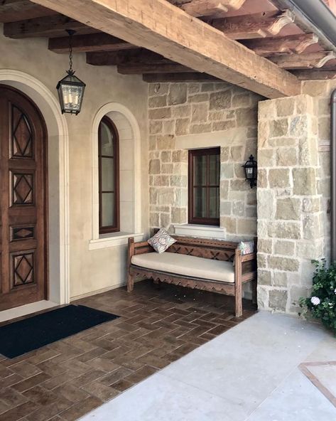 Tuscan Courtyard, Hacienda Style Homes, Spanish Style Home, Casas Coloniales, Spanish Style Homes, Hacienda Style, Village House Design, Courtyard House, Pole Barn Homes