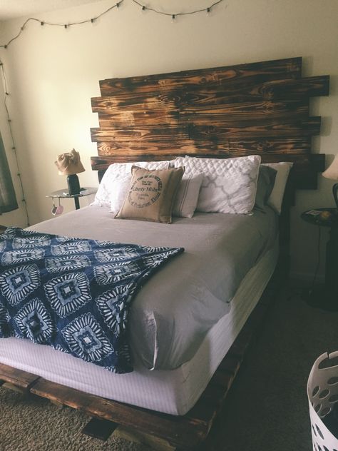 Pallet Bed Head, Palet Bed Frame Diy, Pallet Board Bed Frame, Black Pallet Bed, Bed Frame Out Of Pallets, Queen Size Pallet Bed Frame Diy, Western Bed Frame, Pallet Bed Headboard, Beds Frame