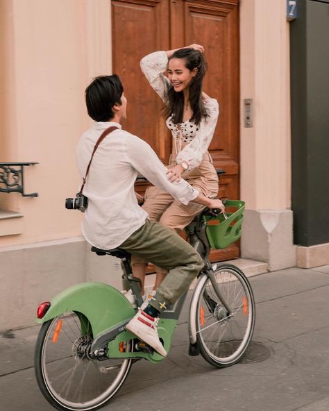 #nadech #yaya Mini Closet, Yaya Urassaya, Urassaya Sperbund, Happy Photos, 사진 촬영 포즈, Ulzzang Couple, Boyfriend Goals, Happy Together, Cute Couple Pictures