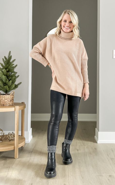 Chelsea Boots With Leggings, Chelsea Boots With Jeans, Chelsea Boot Outfits Women, Winter Chelsea Boots, Mama Fashion, Chelsea Boots Outfit, Capsule Wardrobe Women, Fall Boots Outfit, Boots And Leggings