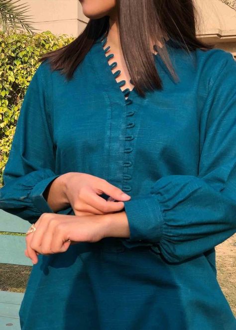 Stylish Kurtis Design, New Kurti Designs, Neck Designs For Suits, Simple Kurti Designs, Trendy Shirt Designs, Kurti Designs Latest, Kurta Neck Design, Salwar Kamiz, Dress Neck Designs