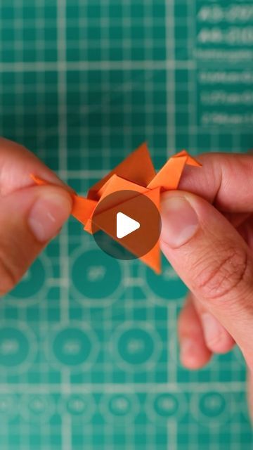 Coraubanne on Instagram: "Making a Little Paper Bird #bird #origami" Origami Robin Bird, How To Make Origami Bird, Oragami Birds, Origami Peace Dove, Humming Bird Origami Tutorial, Origami Bird Aesthetic, Bird Origami, Origami Birds, Paper Bird