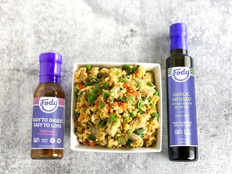 No need to order takeout when you can whip up this Low FODMAP Teriyaki Chicken Fried Rice in less than 30 minutes. It's so easy, even non-cooks can do it! Teriyaki Chicken Fried Rice, Gluten Free Teriyaki Sauce, Low Fodmap Chicken, Tomato Basil Pasta Sauce, Chicken Fried Rice Recipe, Fodmap Diet Recipes, Breakfast Appetizers, Mild Salsa, Rice Ingredients