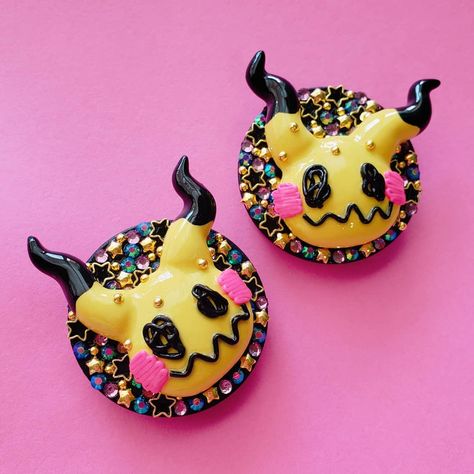 Mimikyu grips ! 💛💕🖤 #mimikyu #pokemon #sunsetstarlitshop Mimikyu Pfp, Silly Pokemon, Pokemon Hat, Pokemon Champions, Polymer Clay Earrings, Clay Earrings, Decorating Ideas, Cake Decorating, Polymer Clay