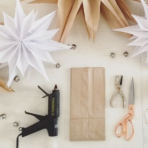 Becki Griffins Curious Details on Instagram: “This paper star tutorial is as easy and magical as it looks. Watch the video then gather just a few supplies. Here’s what you’ll need: 7…” Paper Star Tutorial, Star Christmas Lights, Star Tutorial, Paper Christmas Decorations, Swedish Christmas, Christmas Post, Star Diy, Boho Christmas, Paper Stars