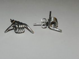 Barbed Wire Jewelry, Barbed Wire Earrings, Barbed Wire Ring, Wire Creations, Schmuck Diy, Edgy Jewelry, Bead Charms Diy, Wire Ring, Diy Wire Jewelry