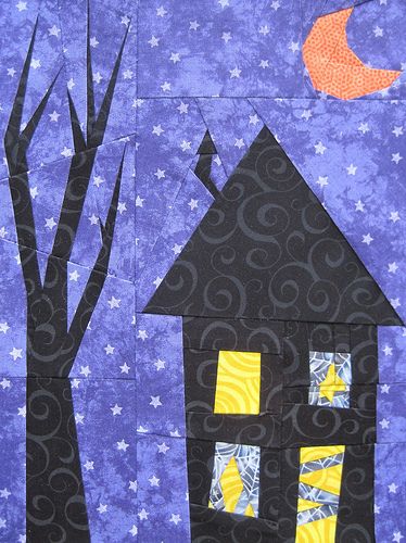 A Little Haunted Wall Hanging Haunted House Quilt Block, Haunted House Quilt Patterns, Halloween Wall Quilt, Halloween Quilt Wall Hanging Free Pattern, Epp Halloween Quilt, Haunted House Quilt, Halloween Hexie Quilt, Quilt Halloween, Family Quilt