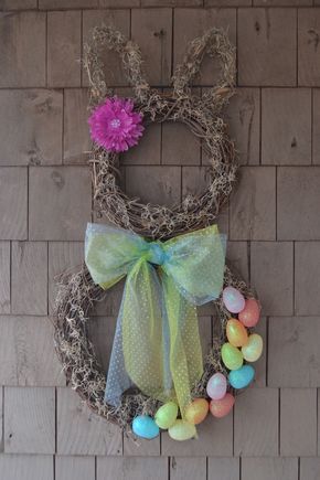 Hometalk | Spring Easter Bunny Wreath for Less Than $10 Easter Bunny Wreath Diy, Bunny Wreath Diy, Wreath Decorating Ideas, Trendy Easter, Rabbit Wreath, Easter Door Decor, Easter Spring Wreath, Unique Easter, Easter Bunny Wreath