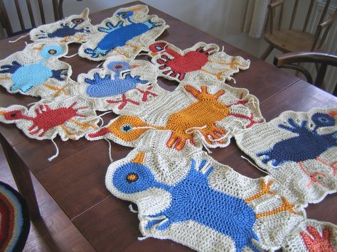 Freeform Crochet Blanket, Crochet Taxidermy, Bird Blanket, Crochet Freeform, Crochet Carpet, Creative Knitting, Knit Art, Form Crochet, Crochet Quilt