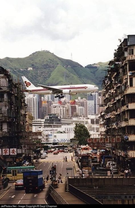 Kai Tak Airport, History Of Hong Kong, Kowloon Walled City, British Hong Kong, Thai Airways, Old Hong Kong, Gold Bars, Hong Kong Travel, China Hong Kong