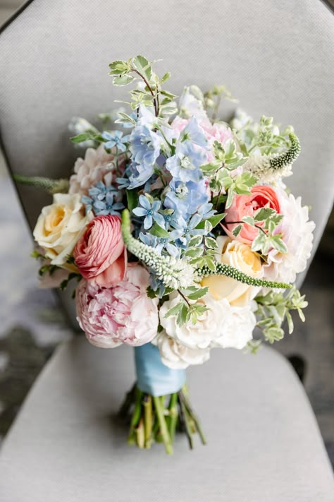 Pink Flower Bouquet Wedding, Pastel Bouquet Wedding, Bouquet Wedding Greenery, Multicolour Wedding, Greenery Wedding Flowers, Nautical Wedding Stationery, Bridal Bouquet Romantic, Wedding Gifts For The Couple, Prom Flowers Bouquet