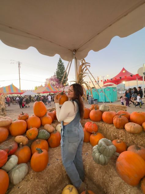 #fashion #halloween #pumpkinpatch #instagram #outfitideas #falloutfit #overalls #pumpkin Pumpkin Patch Outfit Overalls, Jean Overall Outfits Fall, Pumpkin Patch Outfits, Overall Outfits Fall, Overalls Outfit Fall, Jean Overall Outfits, Baby Bump Photoshoot, Pumpkin Patch Outfit, Overalls Outfit