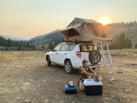 Smittybilt rooftop tent on top of my RAV4 in Wyoming at a beautiful camp spot and sunset with Mountain View’s. Toyota Rav4 Camping, Rav 4 Camping, Rav4 Camping, Toyota Rav4 Offroad, Rav4 Offroad, Rooftop Tent Camping, Rav4 Car, Rooftop Tent, Camping Set Up