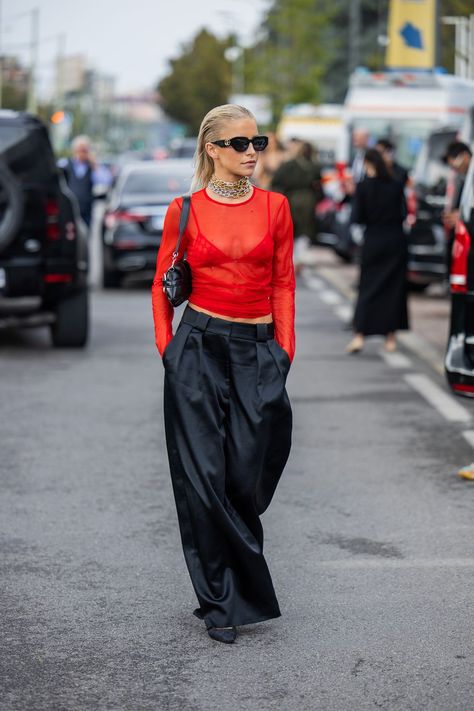 Caroline Daur, New York Outfits, Milan Fashion Week Street Style, Milan Street Style, Nyfw Street Style, Christmas Outfits, Street Style Summer, Red Outfit, Cool Street Fashion