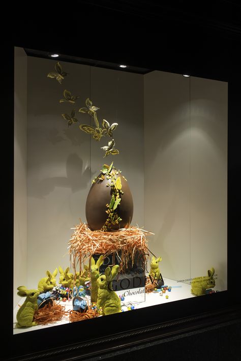 Easter Window Display, Easter Window, Salon Lighting, Decoration Vitrine, Harrods London, Shop Window Stickers, Godiva Chocolate, Store Window Displays, Spring Window