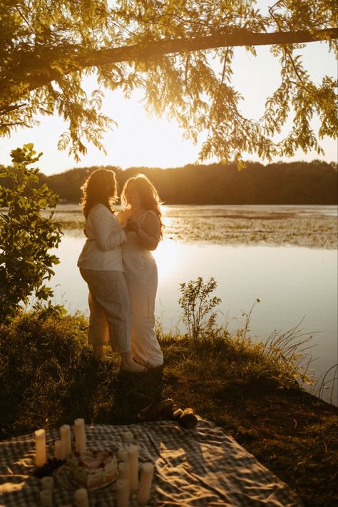 Lgbtq Engagement Photos, Lgbt Engagement Photos, Wlw Wedding Ideas, Wlw Proposal, Wlw Engagement Photos, Wlw Engagement, Wlw Couple Poses, Wlw Photoshoot, Whimsical Engagement Photos