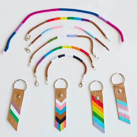 Pride Keychain Diy, Pride Club Ideas, Pride Crafts For Adults, Pride Gifts Diy, Lgbtq Crafts Ideas, Pride Bracelet Diy, Pride Art Ideas, Pride Month Crafts, Diy Pride Crafts