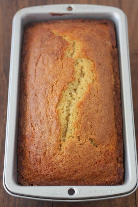 Chia Banana Bread, Yogurt Pound Cake Recipe, Vanilla Pound Cake, Bread Banana, Homemade Greek Yogurt, Sour Cream Pound Cake, Buttermilk Recipes, Greek Yogurt Recipes, Salty Cake