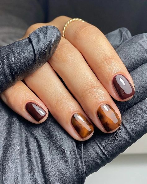 Maroon Tortoise Nails, Short Nails Brown Design, Tortoise Manicure, Short Tortoise Shell Nails, Short Leopard Nails, Bella Nails, Ideas Uñas, Food Nails, Hello Nails