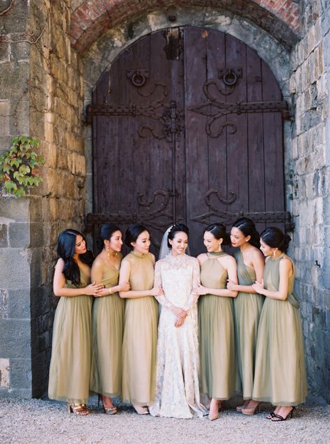 gold bridesmaid dresses | Photography: Taylor & Porter Fashion Forward Wedding, Fall Bridesmaid, Bridesmaids Ideas, Destination Wedding Italy, Pretty Flats, Fall Bridesmaids, Fall Bridesmaid Dresses, Kebaya Muslim, Gold Bridesmaid Dresses