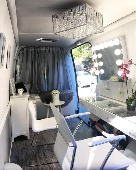 Tiny Hair Salon, Mobile Nail Salon, Mobile Fashion Truck, Mobile Hair Salon, Mobile Beauty Salon, Mobile Beauty, Hair Salon Decor, Salon Suites, Suite Life