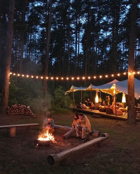 Outdoor Restaurant Patio, Resort Design Plan, Bonfire Party, Glamping Resorts, Camping Aesthetic, Resort Design, Camping Area, Camping Glamping, Outdoor Restaurant