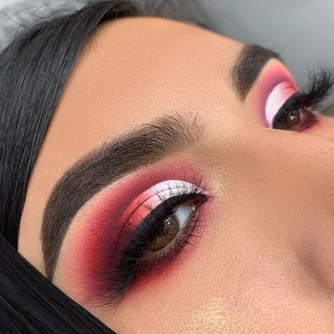 Hi my loves ❤️ What do you think of this look? I’m kinda obsessed with the white eyeshadow 😍  I also want to say thank you so much for all… White Eyeshadow Looks, Pink Cut Crease, Black Makeup Looks, Red Eyeshadow Look, White Eye Makeup, Bang Mascara, Red Makeup Looks, Black And White Makeup, Eye Makeup Cut Crease