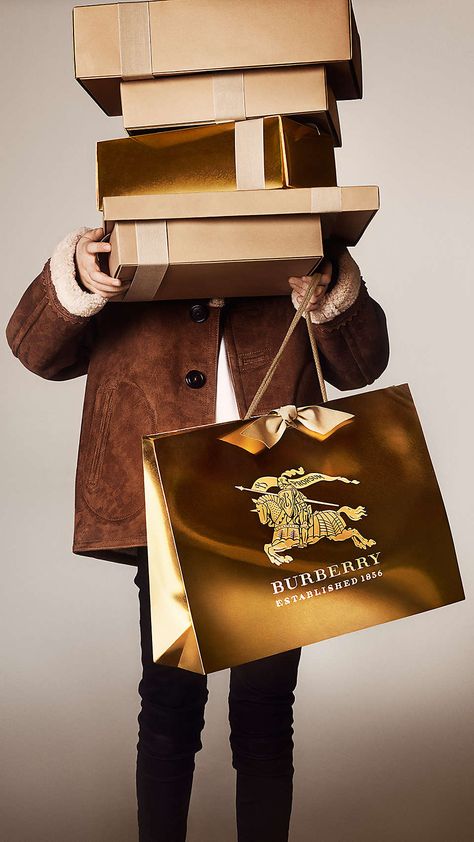 Fashion Christmas Campaign, Christmas Campaign Fashion, Burberry Christmas, 2014 Christmas, Christmas Campaign, Holiday Campaign, Christmas Shoot, Luxury Winter, Kids Fashion Trends