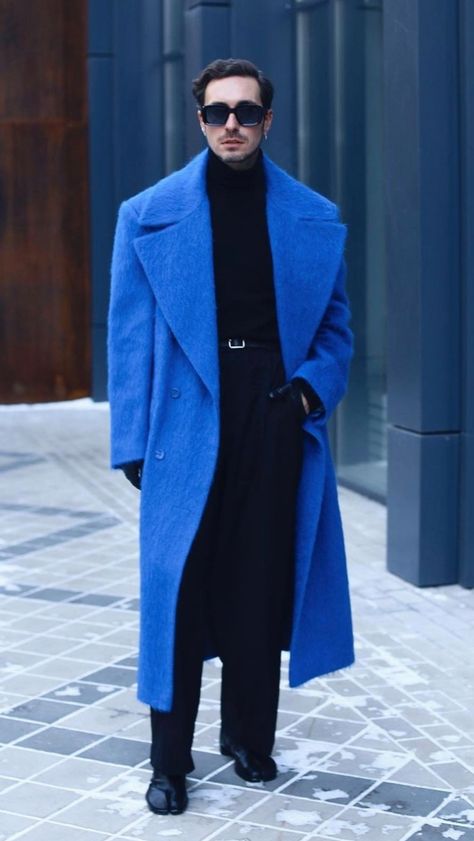 Men Paris Outfit Winter, Blue Aesthetic Masculine, Blue Coat Men, Blue Coat Outfit, Blue Outfit Men, Mens Fashion Coat, Ny Outfits, Winter Suits, Mens Trendy Outfits