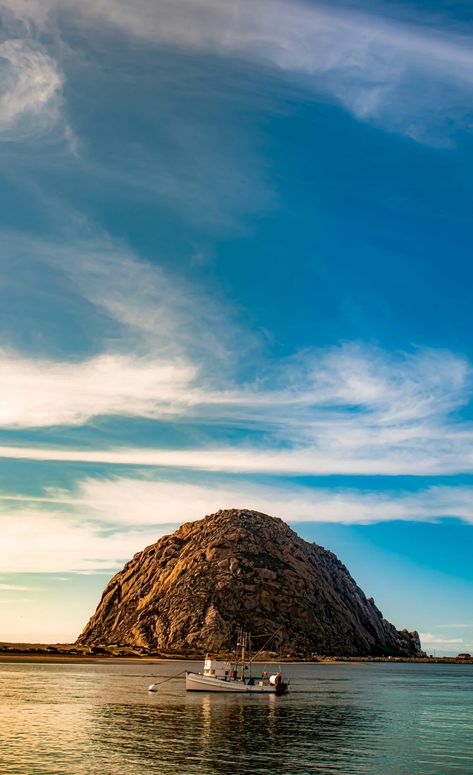 If you're looking for a laid-back coastal town with plenty of things to do, Morro Bay is the perfect destination. Located on California's Central Coast, this charming town is known for its stunning beaches, delicious seafood, and iconic Morro Rock. Whether you're traveling solo, with friends, or with family, you'll find plenty of activities to keep you entertained. Colombia Art, Point Reyes Lighthouse, Morro Bay California, Point Reyes National Seashore, Channel Islands National Park, Lassen Volcanic National Park, American Road, Park Trails, American Road Trip