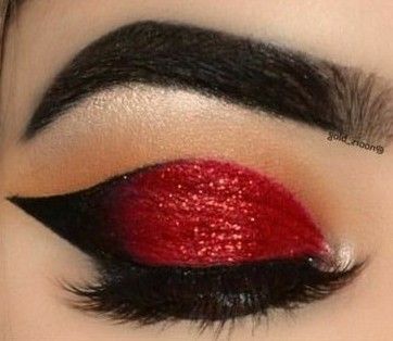 Pirate Girl Makeup, Black And Red Eyeshadow, Dance Eye Makeup, Red And Black Eye Makeup, Black And Red Makeup, Quince Makeup, Dragon Makeup, Devil Makeup, Black Eye Makeup